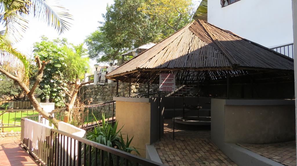 Pensao Guest Lodge Mbombela Exterior foto